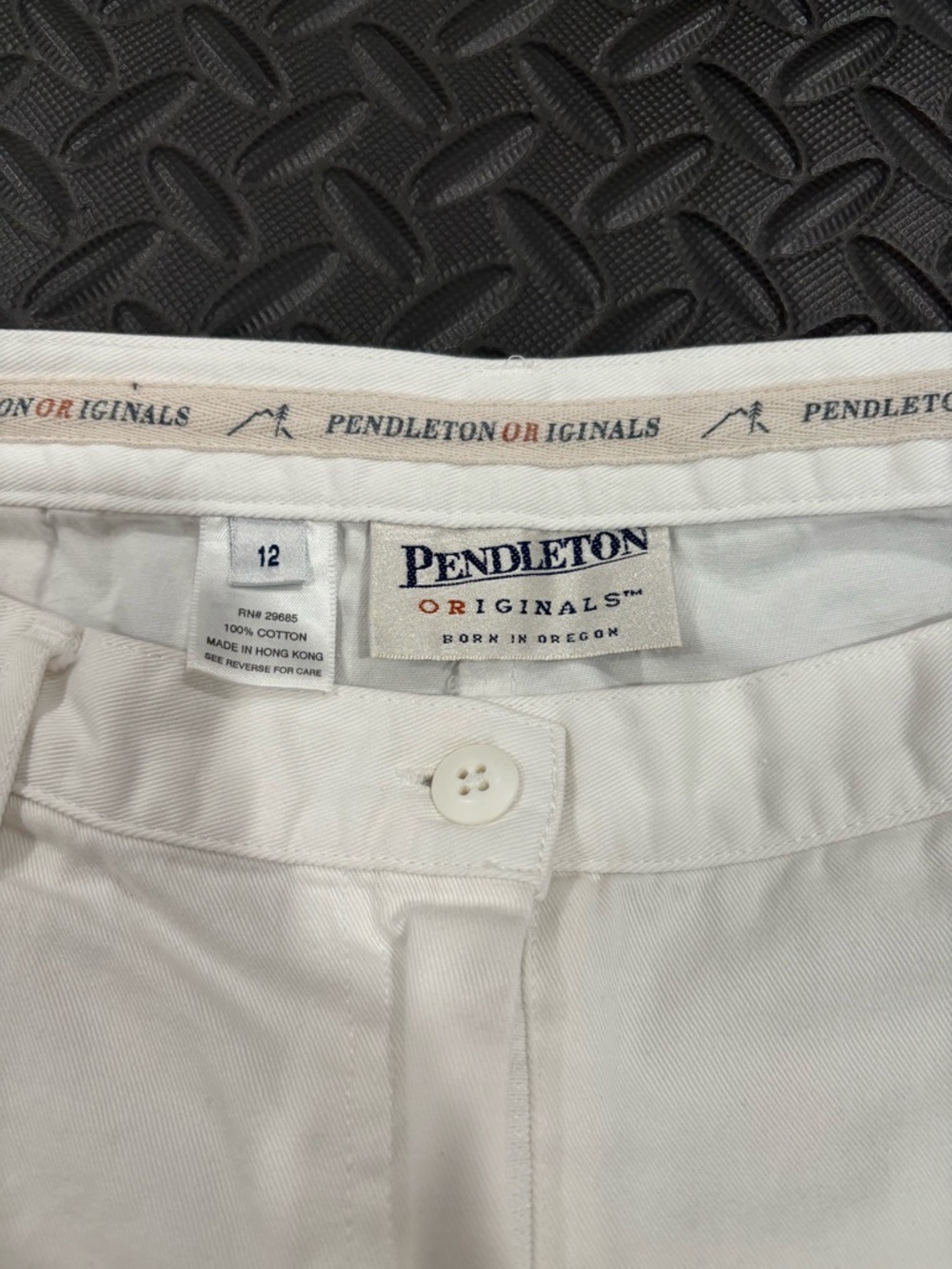 647. Pendleton White Cotton Casual Shorts - Picture 3 of 3